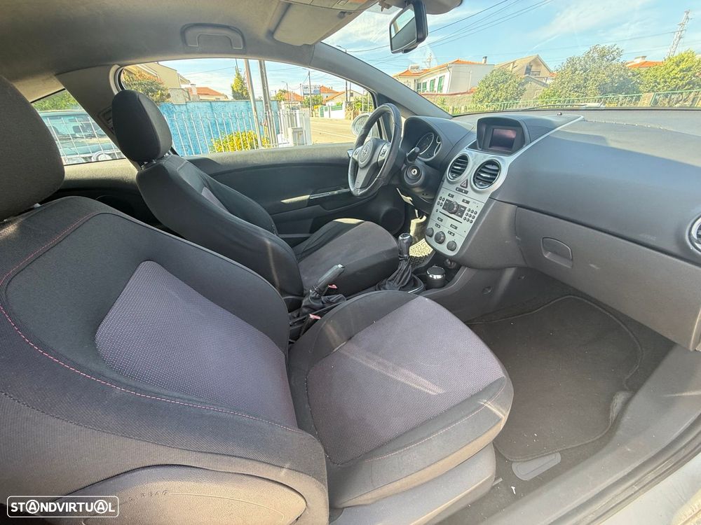 Opel Corsa 1.3 CDTi Enjoy — fotografia 13
