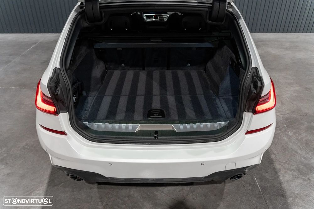 BMW 330 e Touring Pack M Auto - 58
