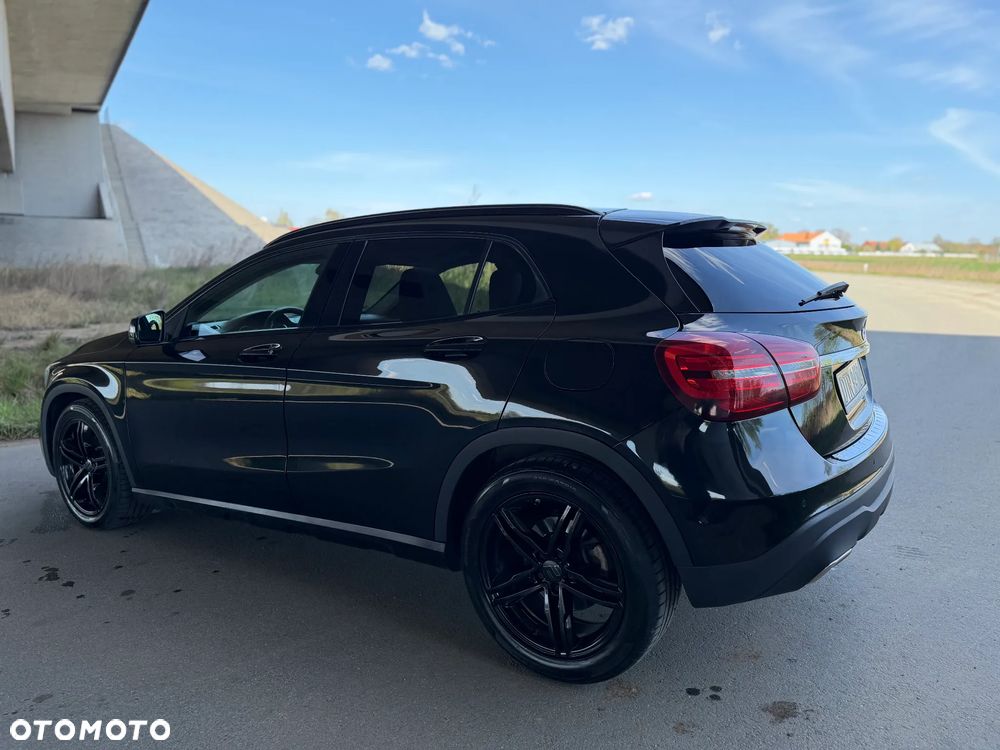 Mercedes-Benz GLA 220 d AMG Line - 8