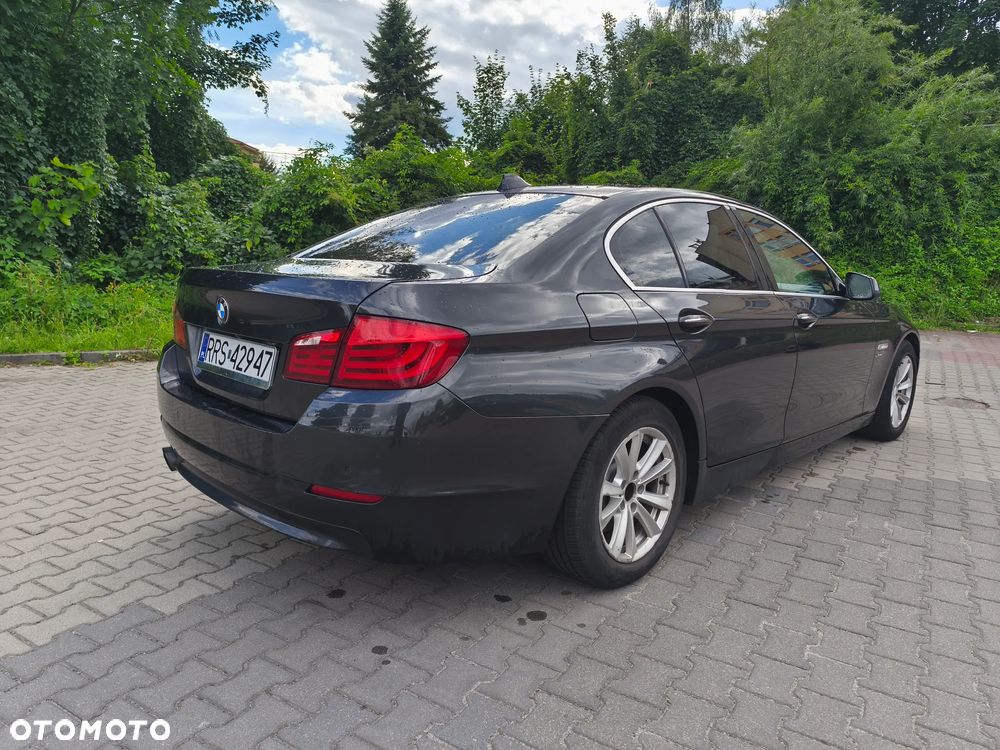 BMW Seria 5 525d xDrive Sport-Aut Luxury Line - 3