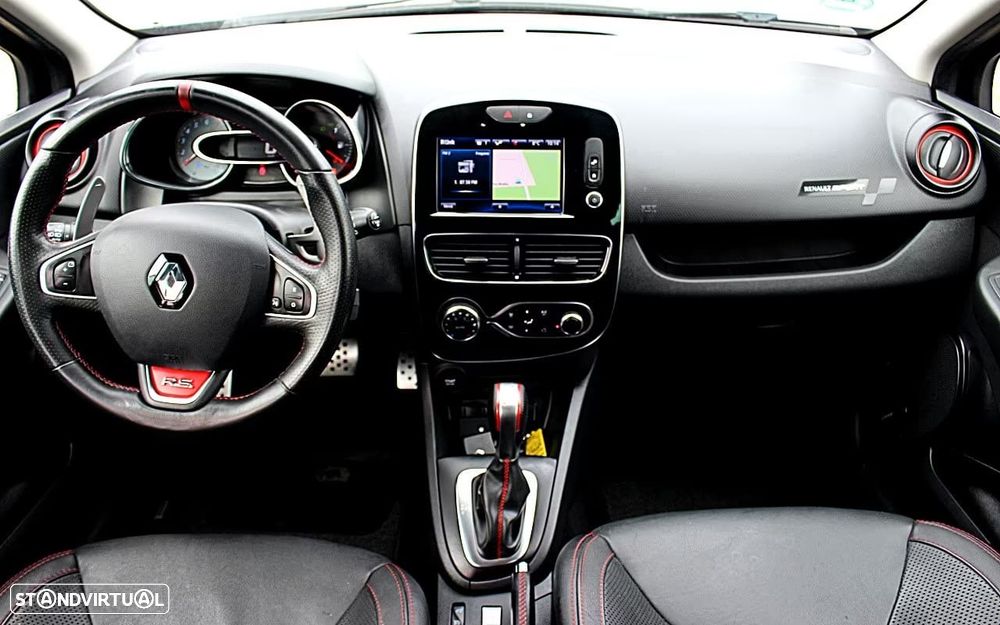 Renault Clio TCe 220 EDC R.S. Trophy - 11