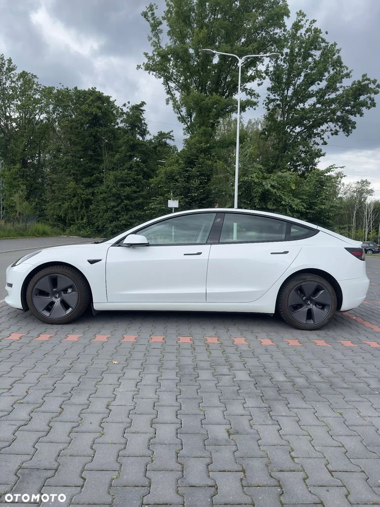 Tesla Model 3 - 3