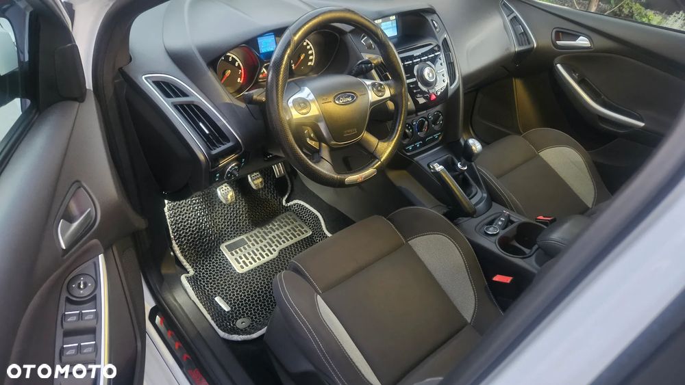 Ford Focus 2.0 EcoBoost ST mit Leder-Sport-Paket - 15