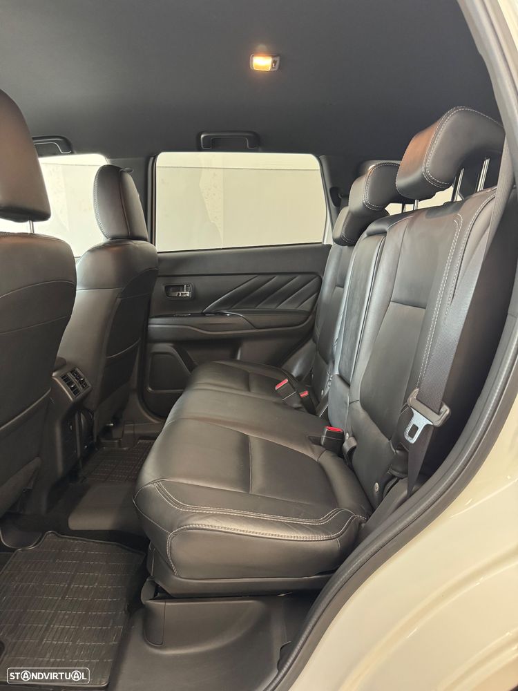 Mitsubishi Outlander 2.4 Intense - 16