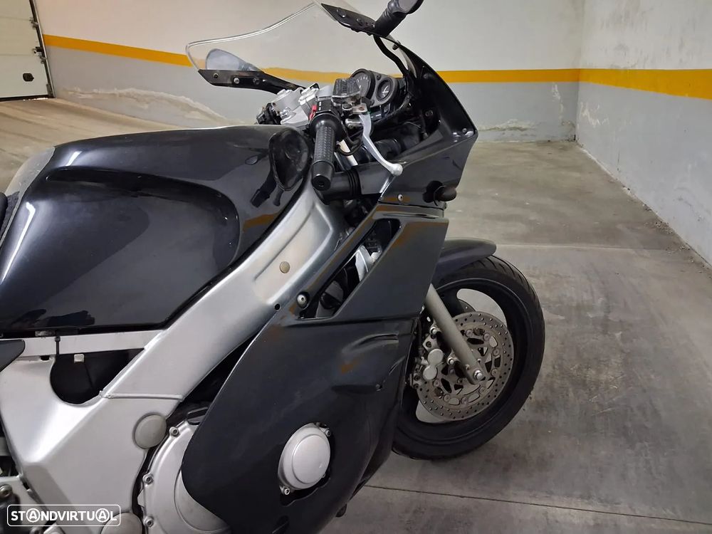 Yamaha FZR - 7