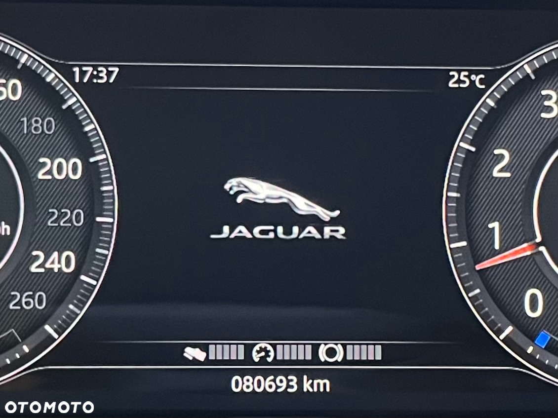 Jaguar E-Pace P250 AWD R-Dynamic SE - 22