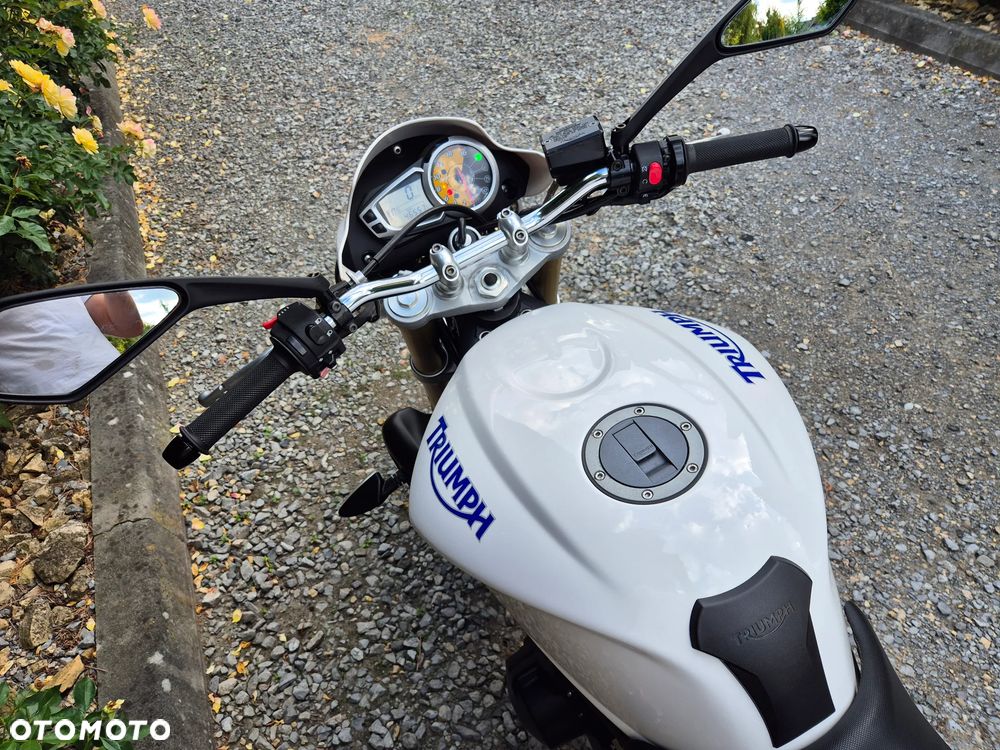 Triumph Street Triple - 29