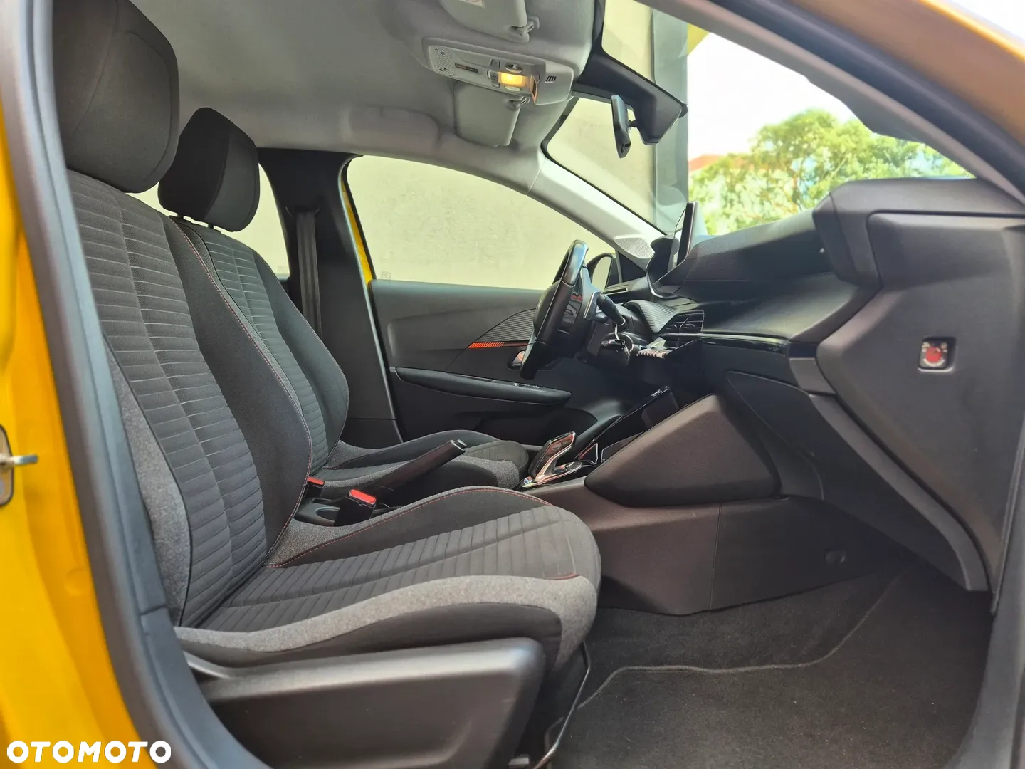 Peugeot 208 - 17