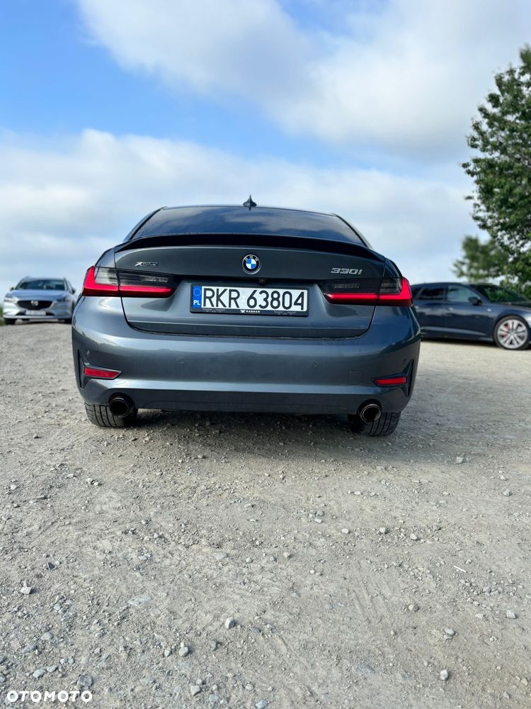 BMW Seria 3 330i Sport Line - 4