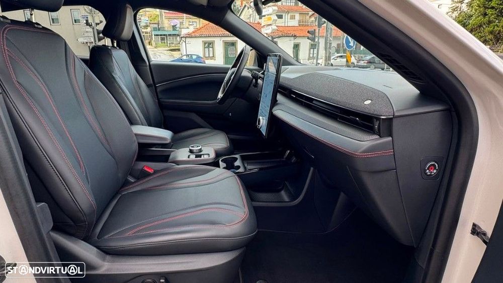 Ford Mustang Mach-E AWD PREMIUM - 23