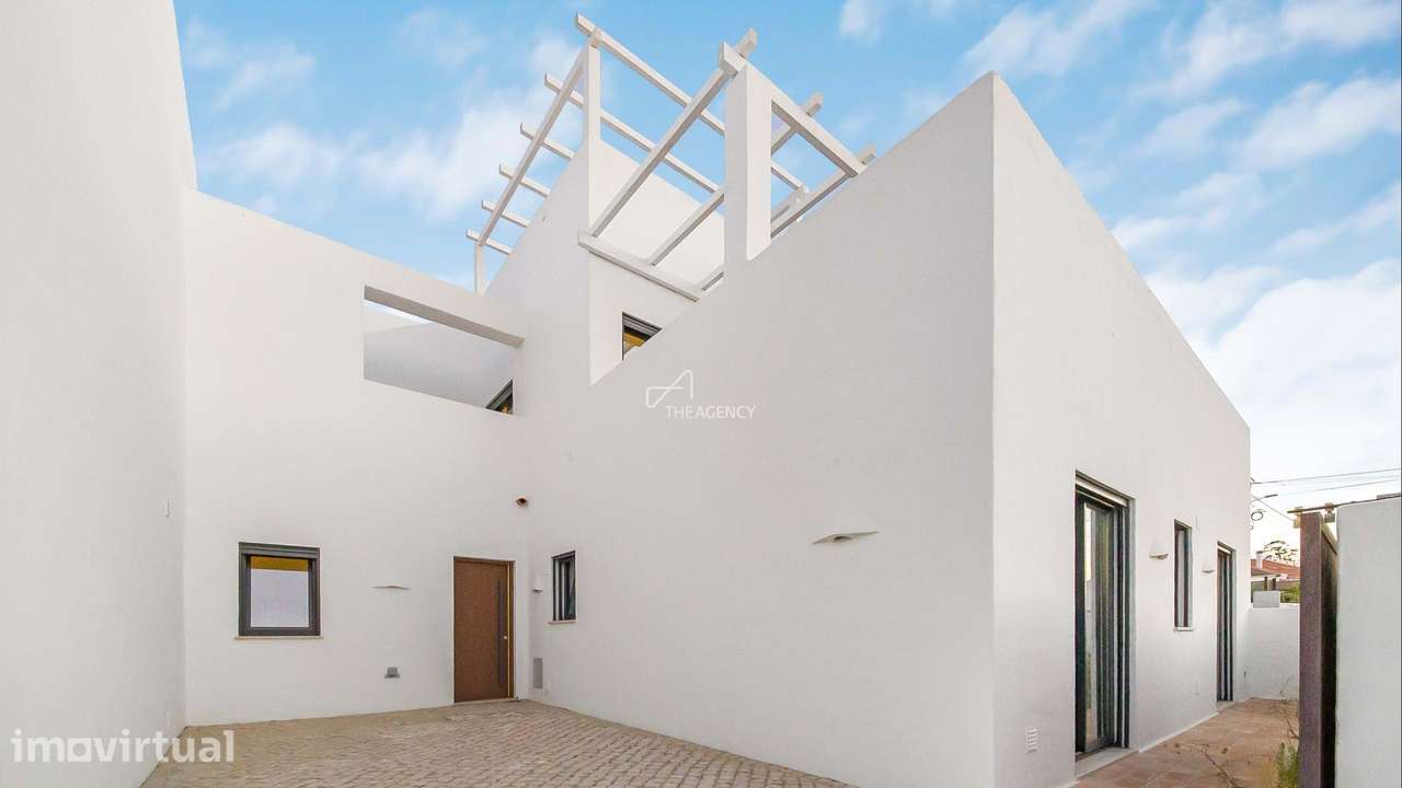Moradia T3 Contemporânea com Piscina e Open Space no Alentejo | Perto - Grande imagem: 2/28