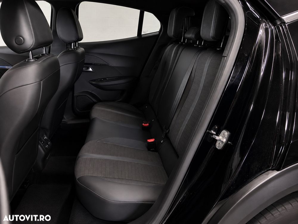 Peugeot 2008 PureTech 130 EAT8 Allure Pack - 4