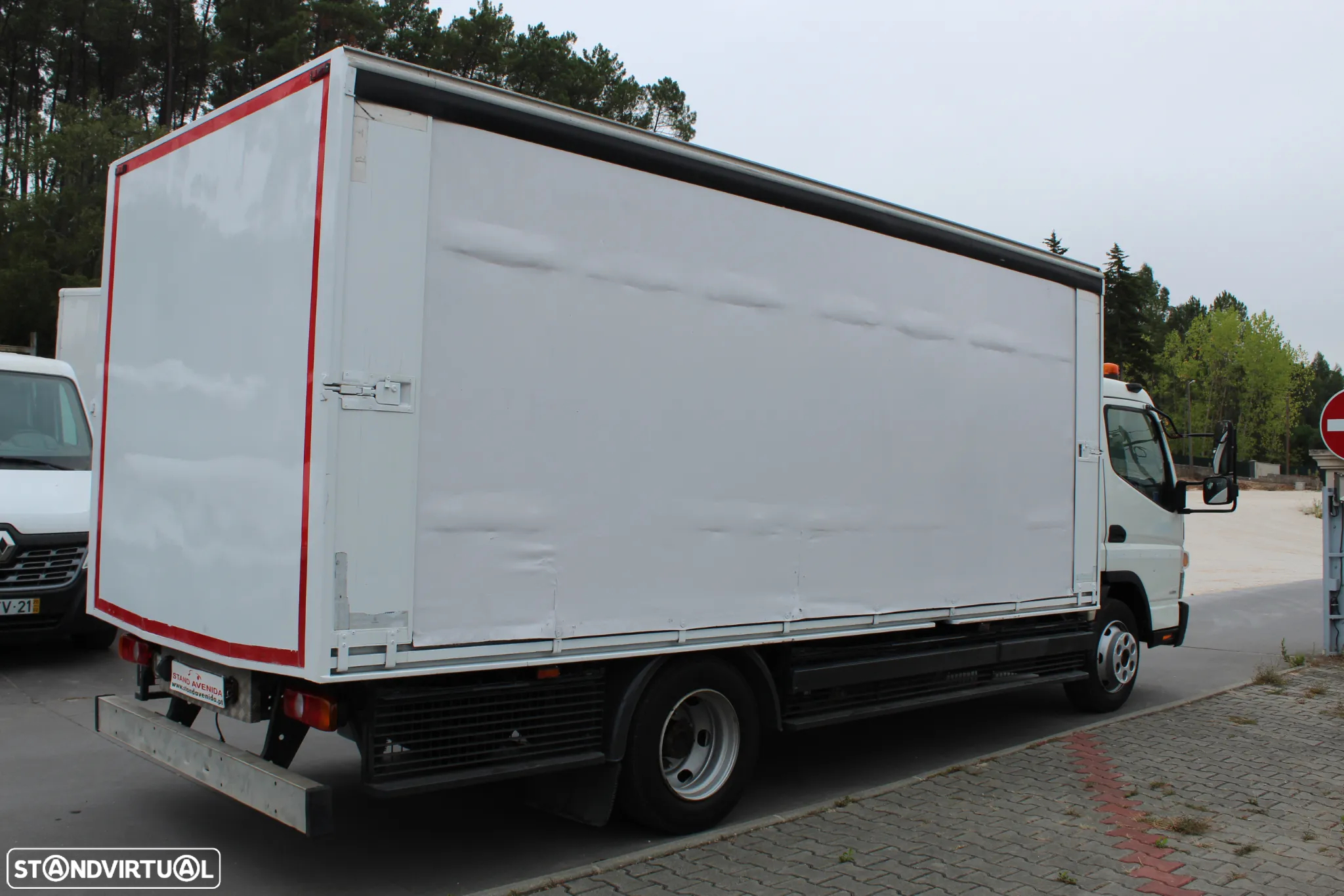 Mitsubishi FUSO CANTER 9C18 // PORTA BEBIDAS - 4