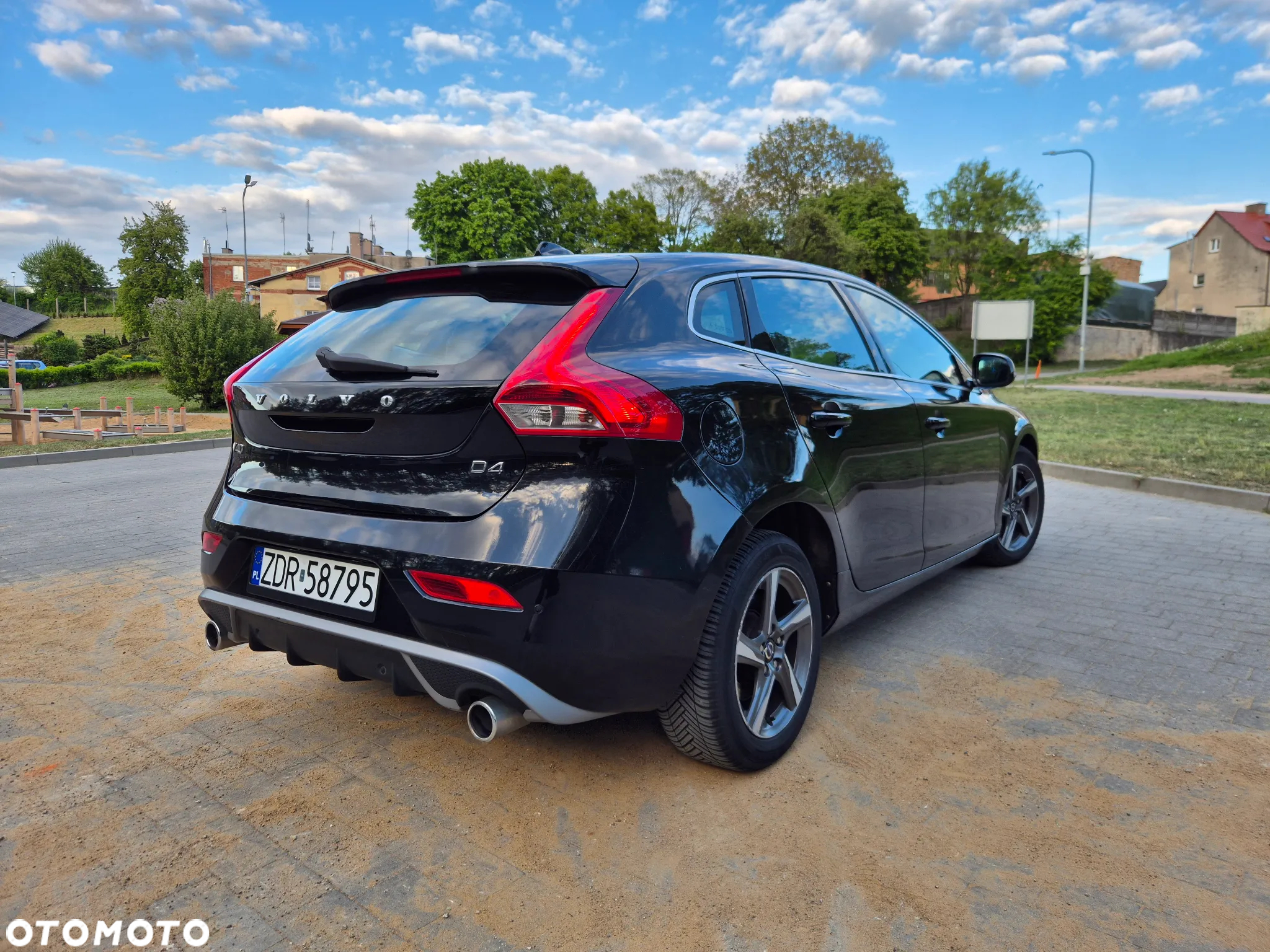 Volvo V40 D4 Drive-E R-Design Summum - 6