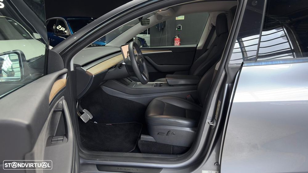 Tesla Model Y Performance Dual Motor AWD - 22