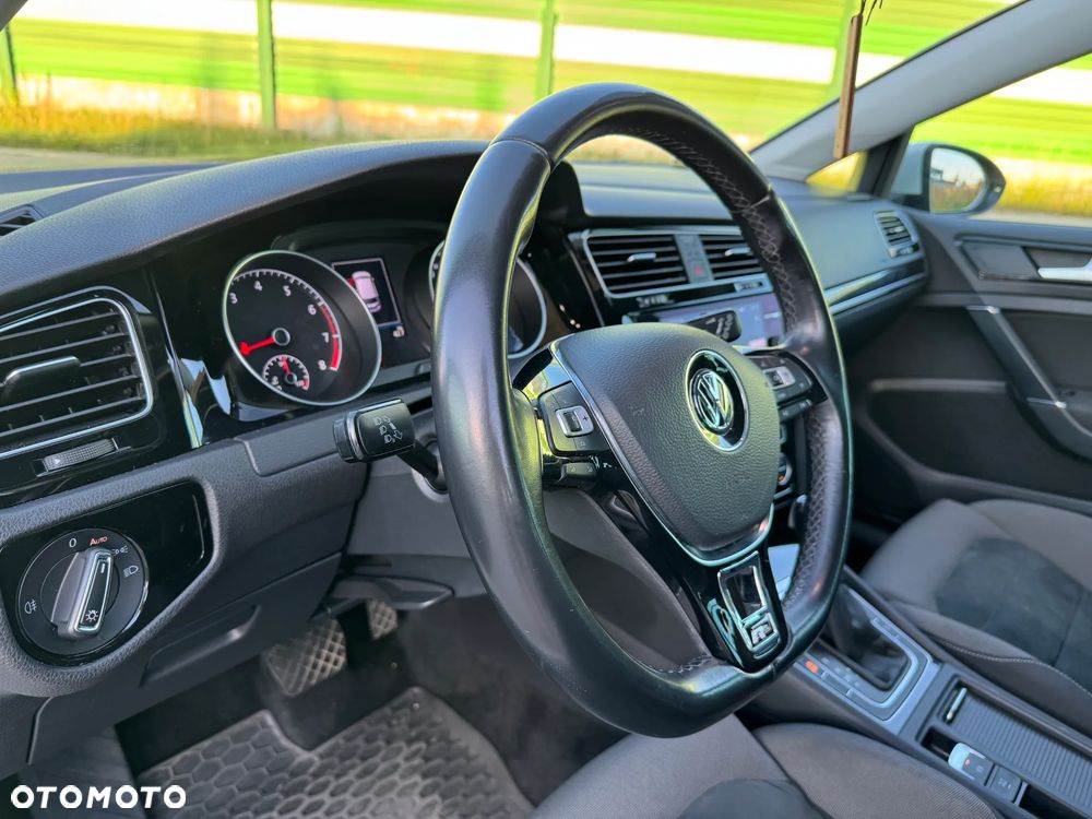 Volkswagen Golf - 26