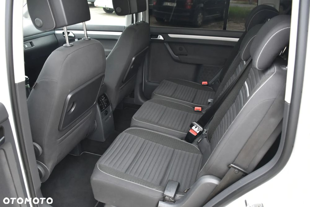 Volkswagen Touran 2.0 TDI DPF BlueMotion Technology STYLE - 16