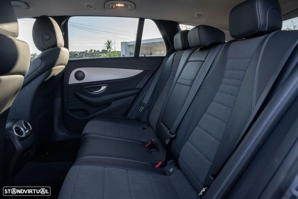 Mercedes-Benz E 300 de Avantgarde 4Matic - 23
