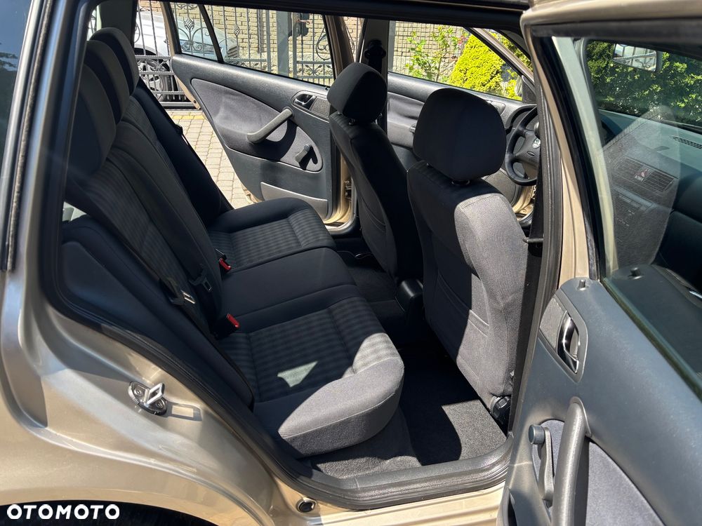 Skoda Octavia 1.6 Combi Classic - 12