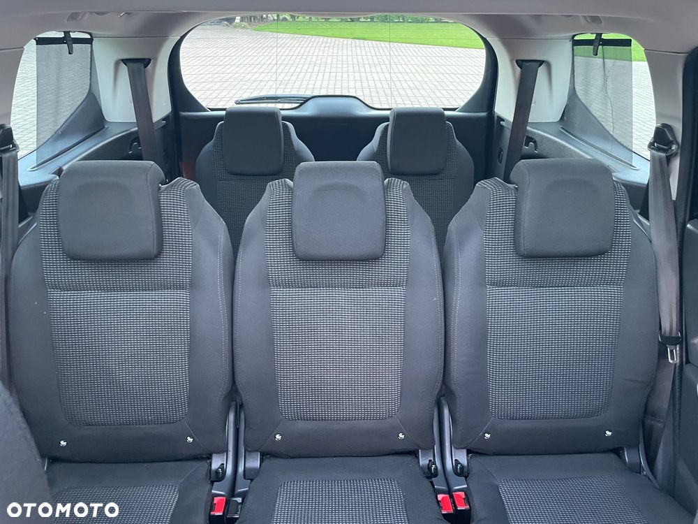 Peugeot 5008 HDI FAP 150 Family - 32