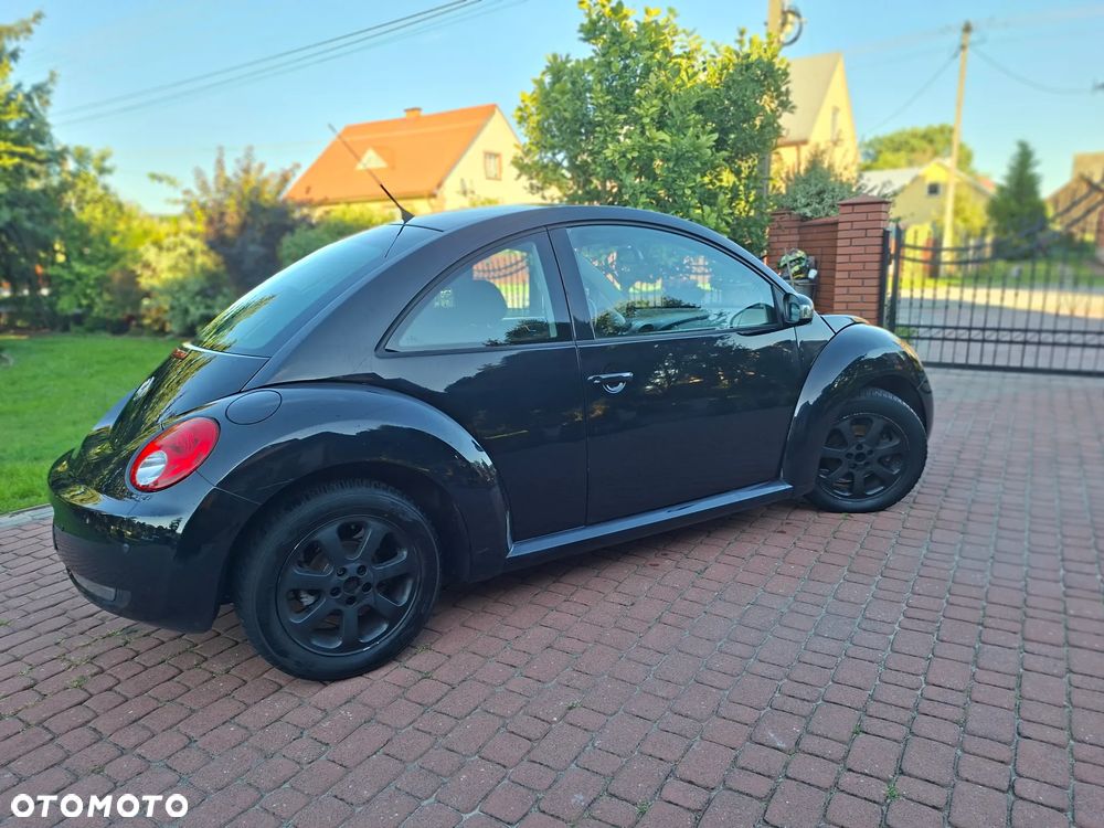 Volkswagen New Beetle - 4