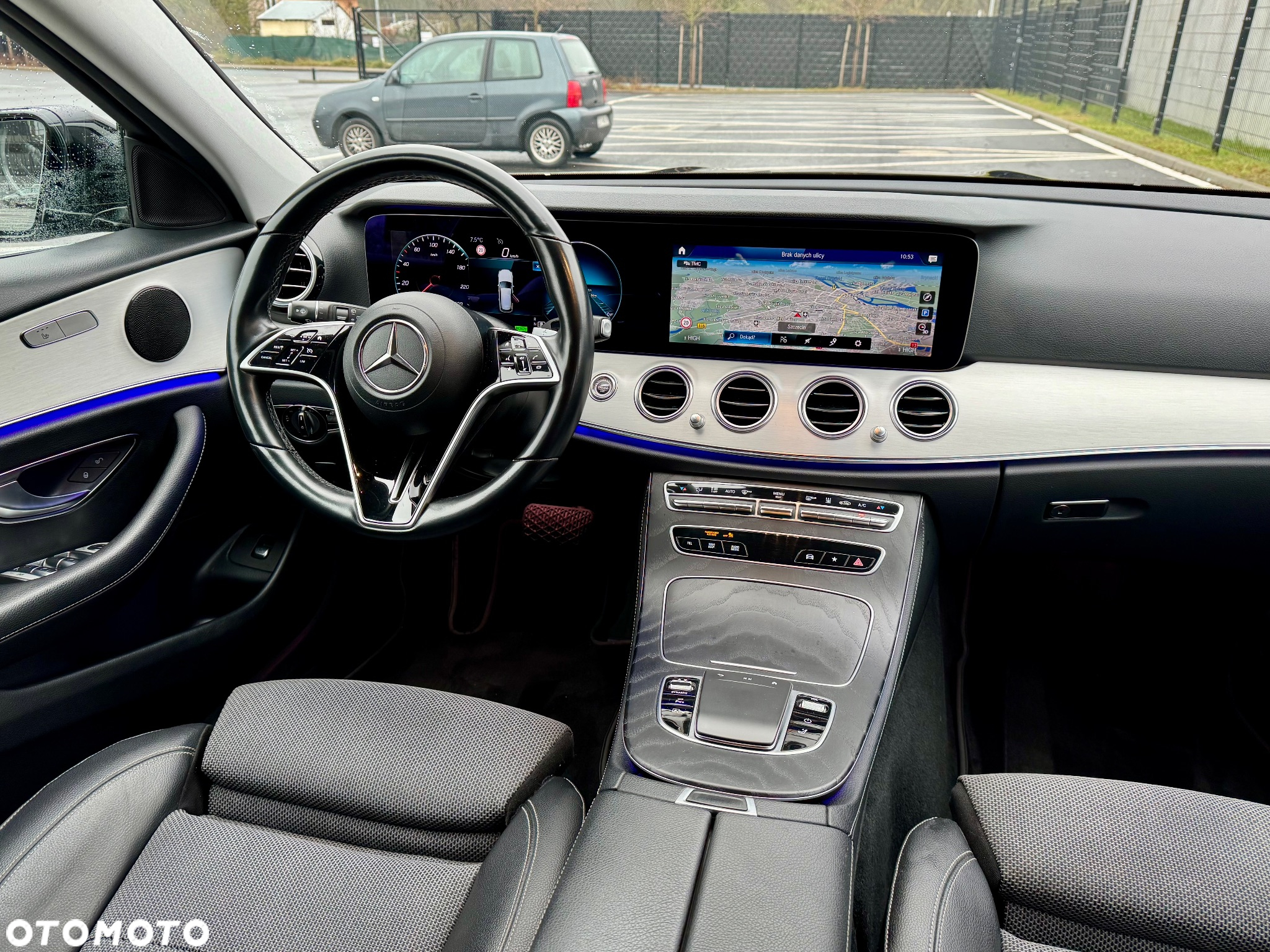 Mercedes-Benz Klasa E 220 d 4Matic T 9G-TRONIC AMG Line - 6