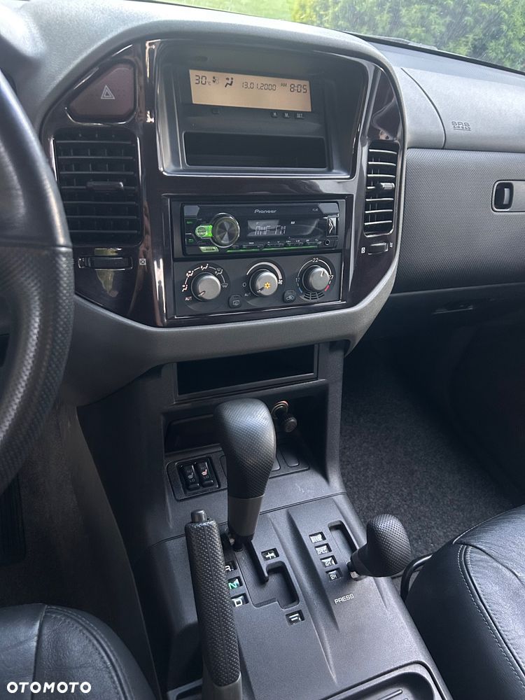 Mitsubishi Pajero - 8