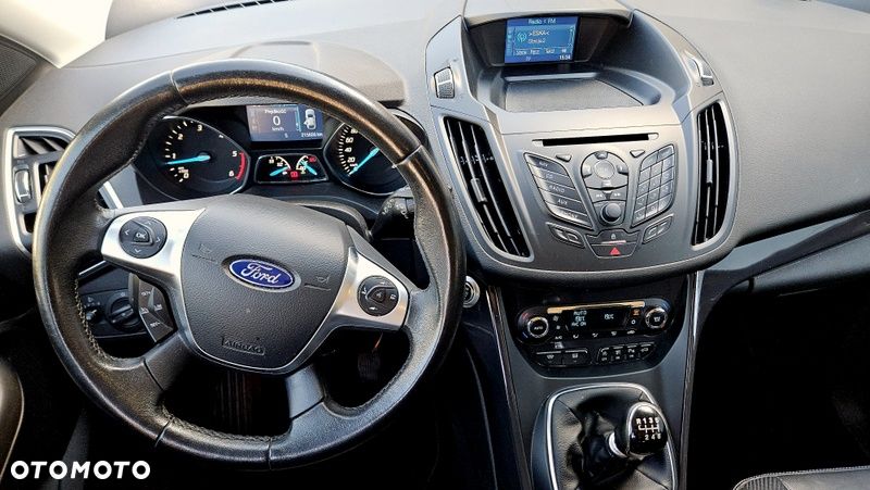 Ford Kuga 2.0 TDCi 2x4 Titanium - 16