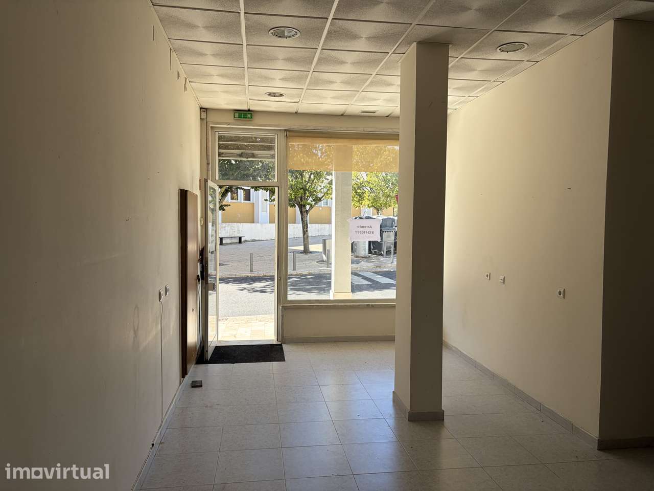 Loja Comercial com 52m² e Saída de Fumos – Queijas (Oeiras) - Grande imagem: 3/10