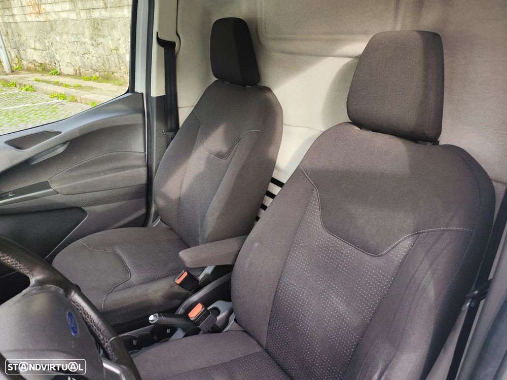 Ford Transit Courier - 22