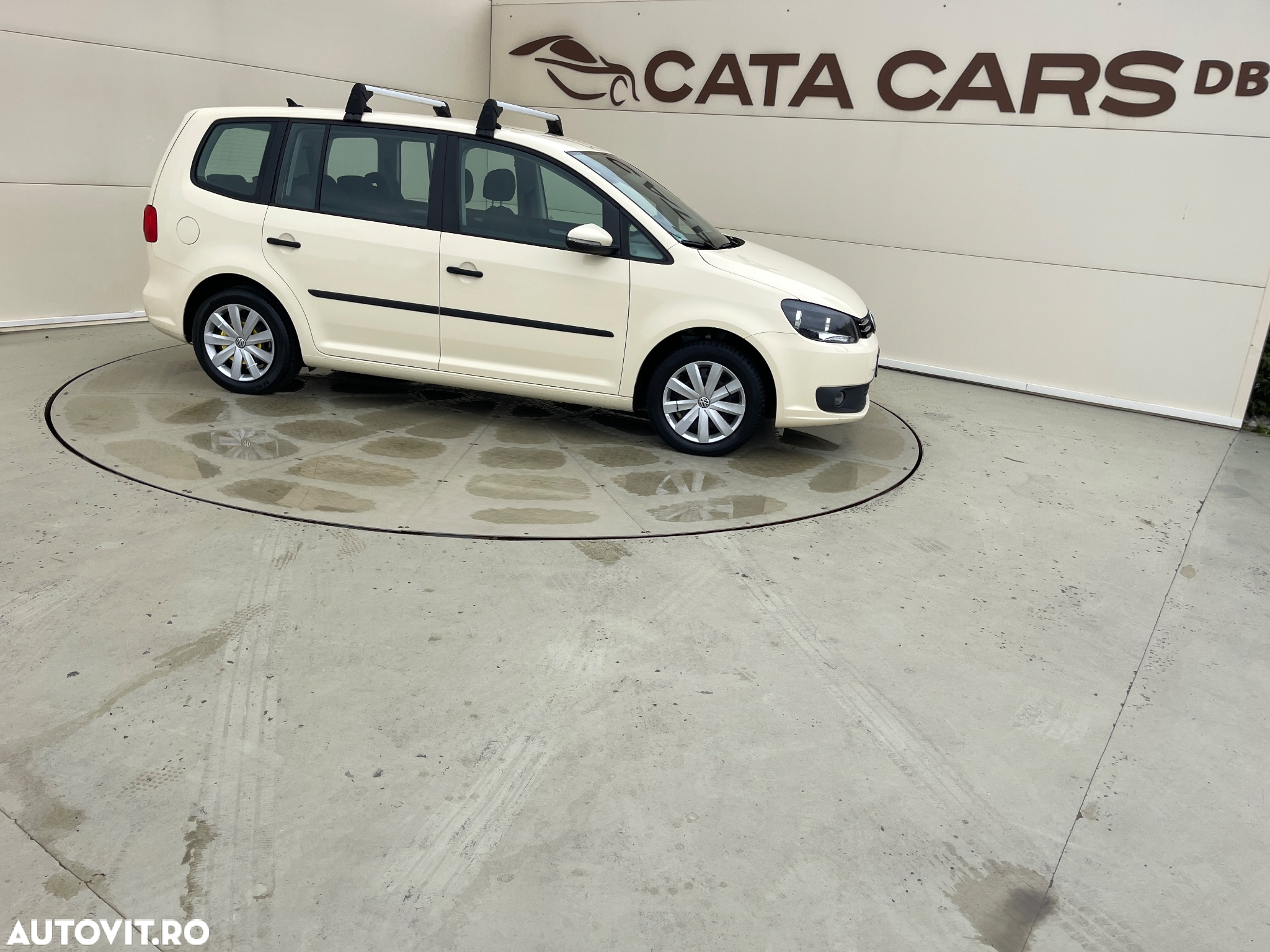 Volkswagen Touran 2.0 TDI DSG Comfortline - 19
