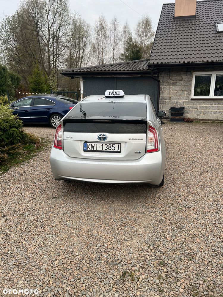 Toyota Prius (Hybrid) - 3