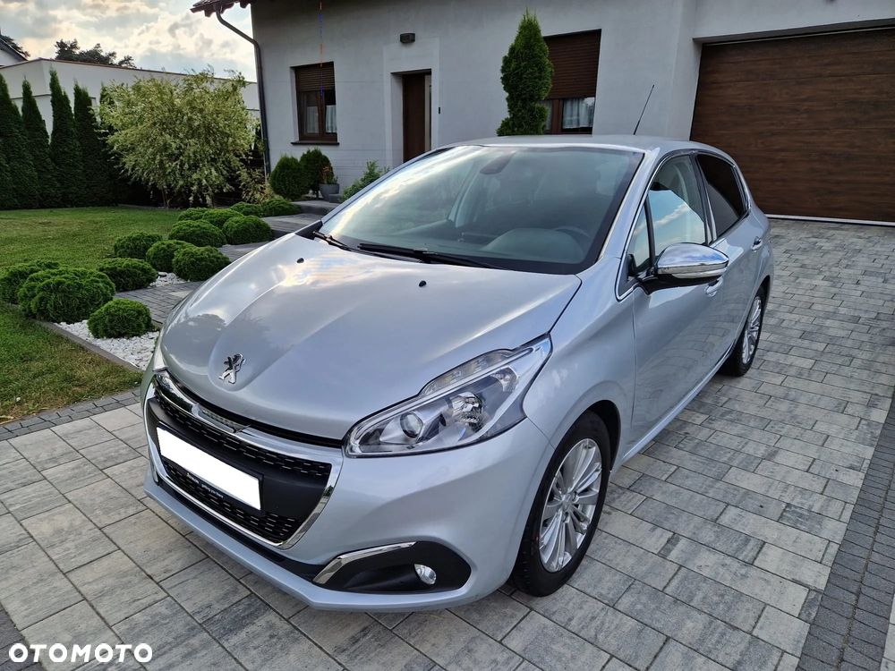 Peugeot 208 - 18