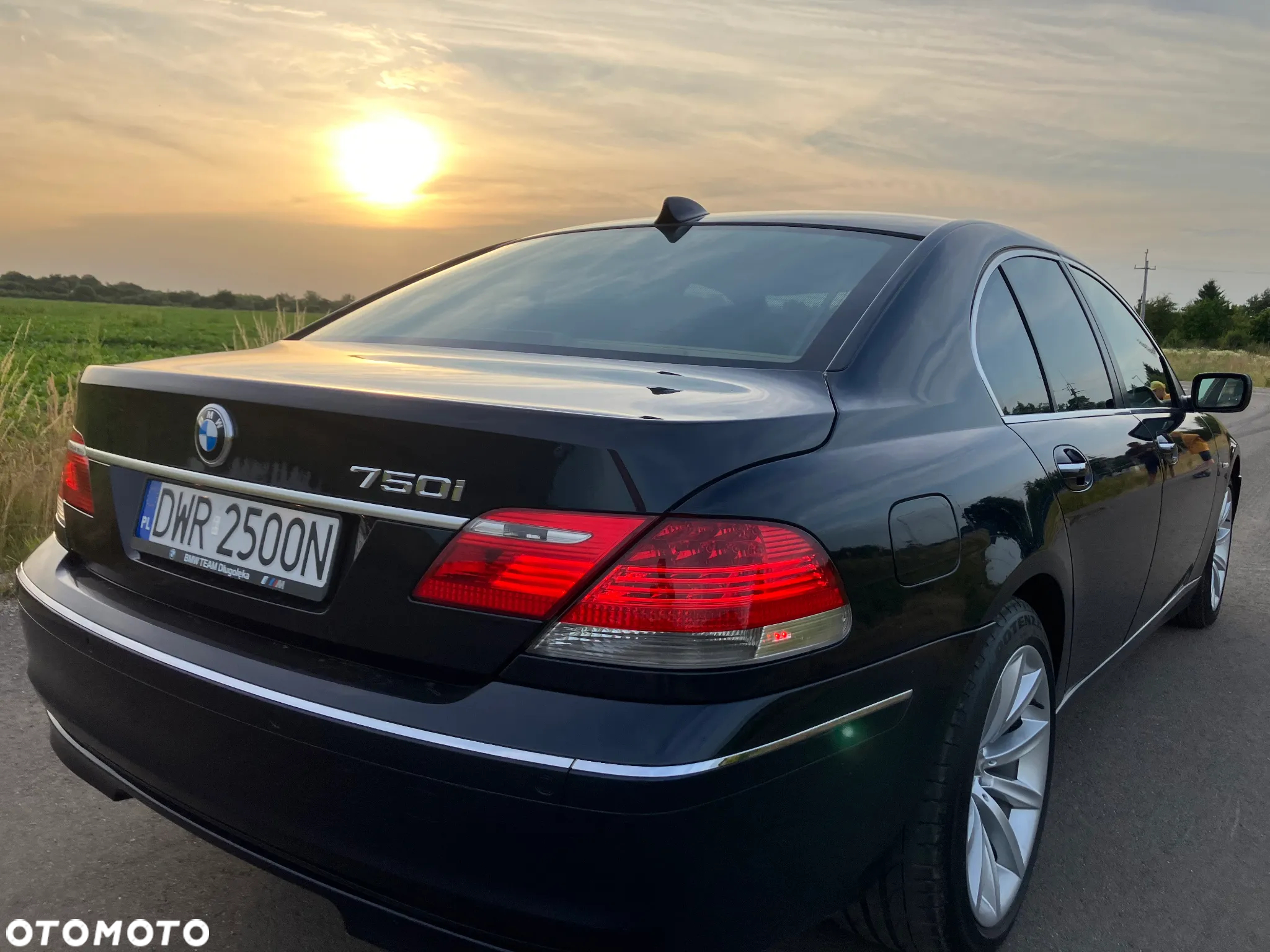 BMW Seria 7 750i - 32