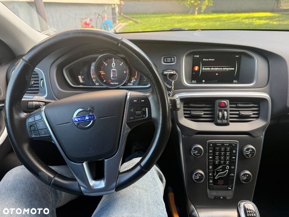 Volvo V40 D2 - 11