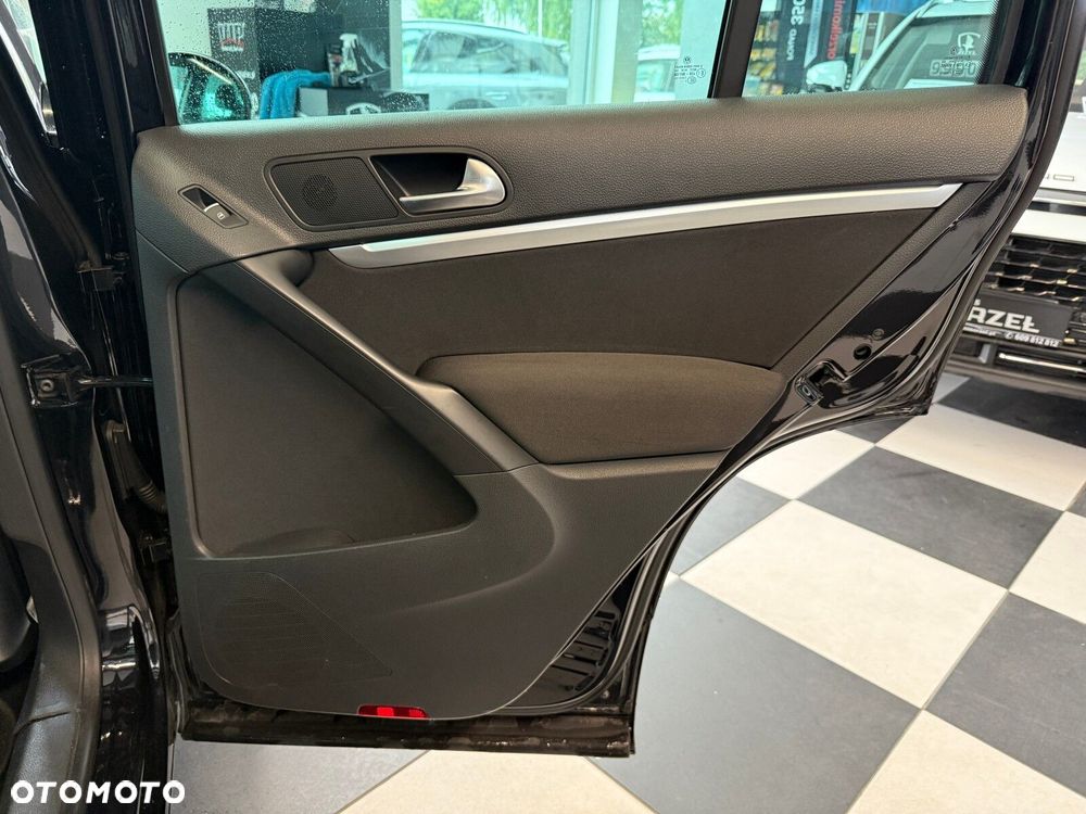 Volkswagen Tiguan - 12