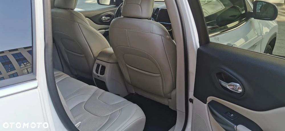 Jeep Cherokee - 19