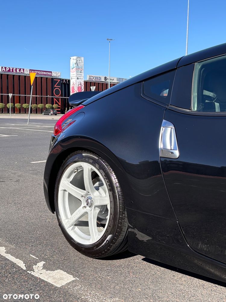 Nissan 370 Z - 9