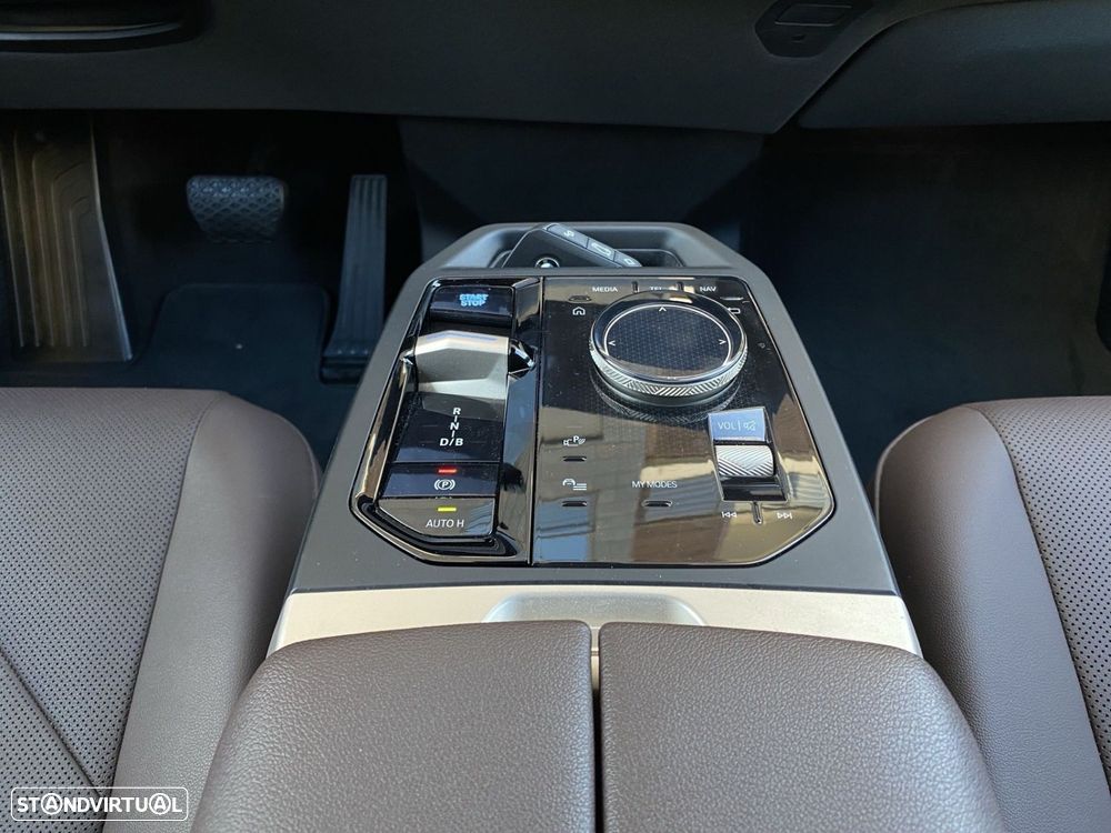 BMW iX xDrive 40 Pack Desportivo - 16