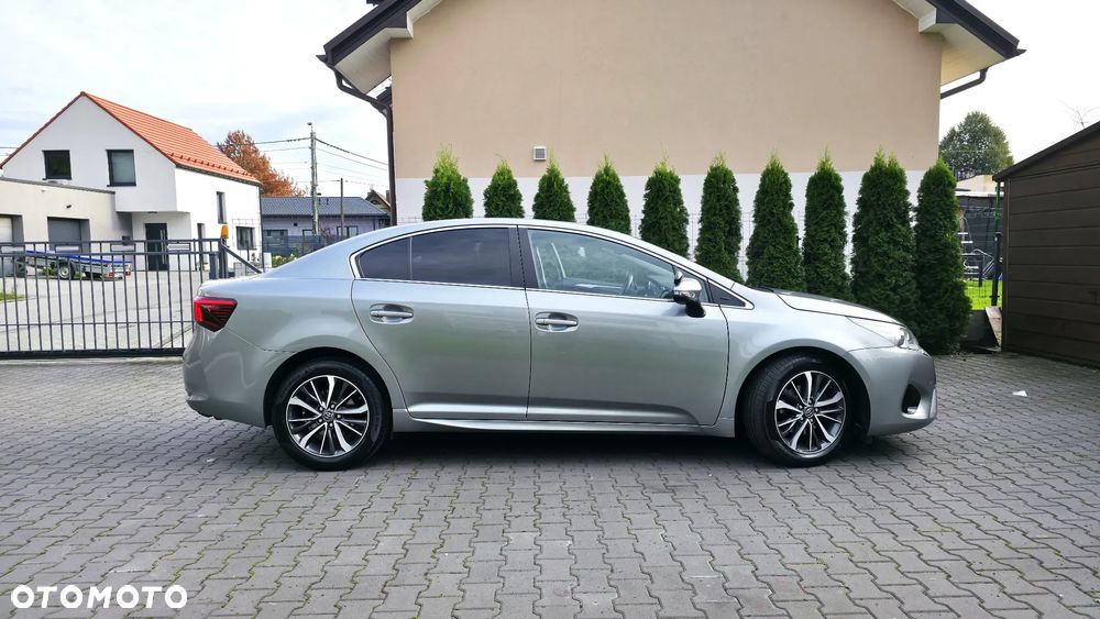 Toyota Avensis 2.0 Premium MS - 11