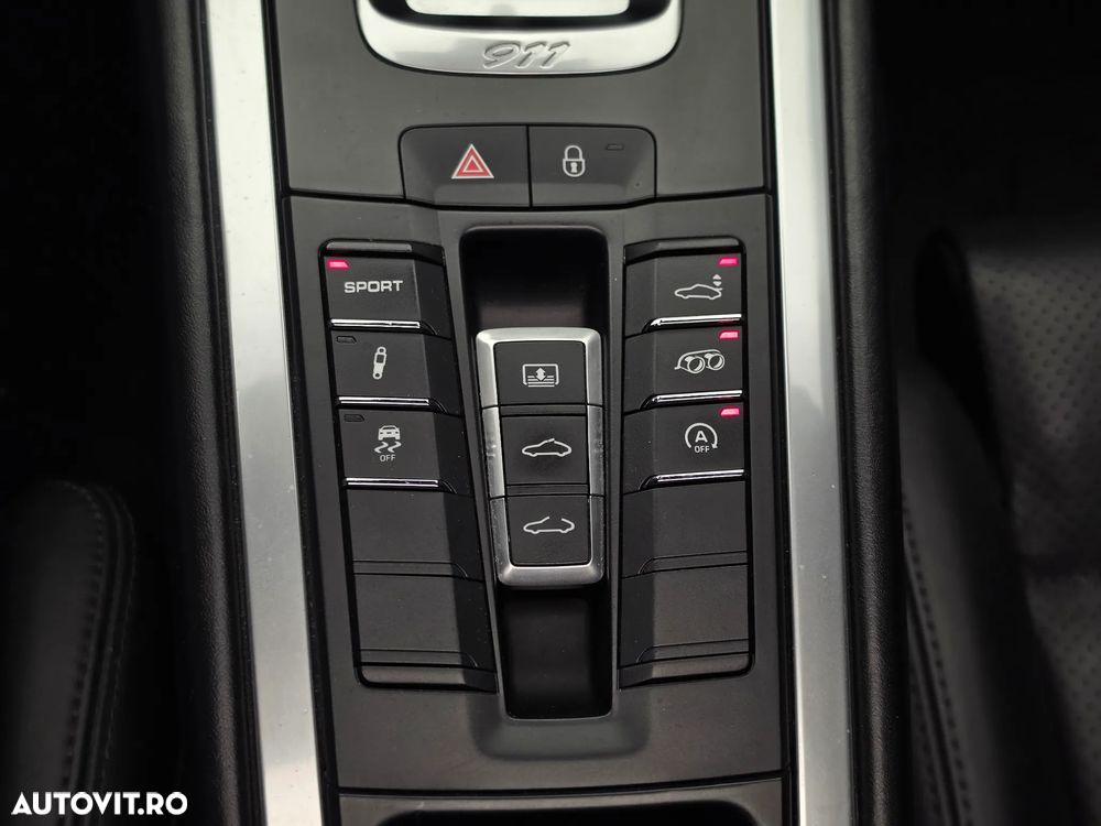 Porsche 911 Carrera 4 PDK - 29