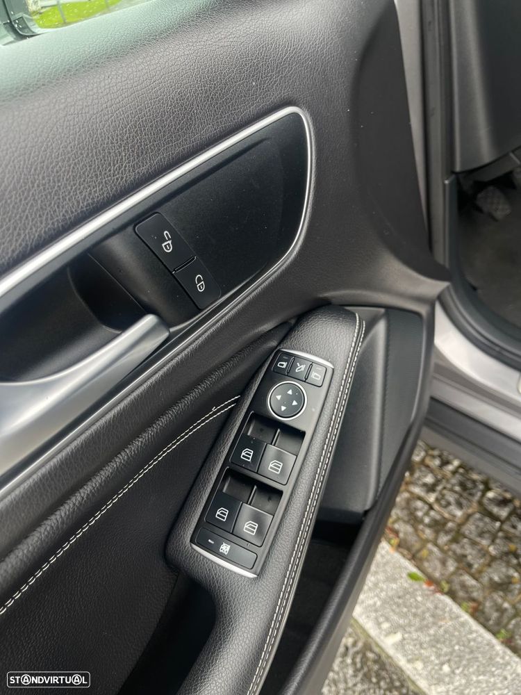 Mercedes-Benz GLA 180 - 35