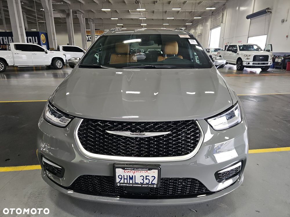 Chrysler Pacifica - 5