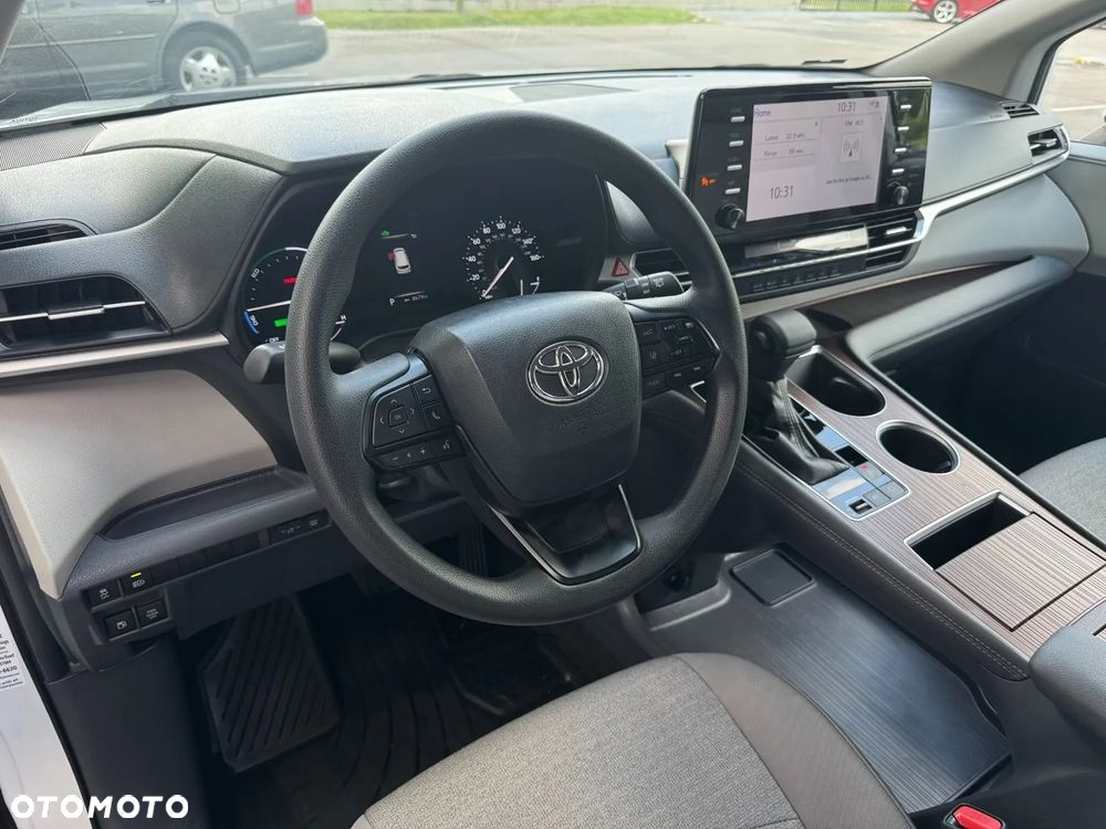 Toyota Sienna - 11