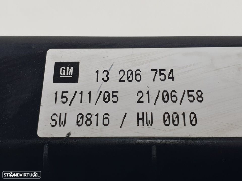 CAIXA RELÉS / FUSÍVEIS OPEL ASTRA H 2005 -13206754 - 3