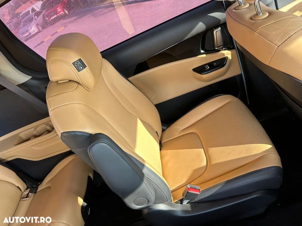Kia Carnival - 7