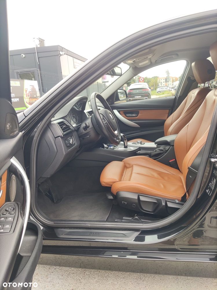 BMW Seria 3 320i Sport Line - 11