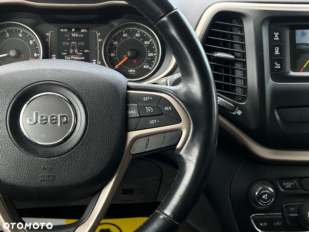 Jeep Cherokee - 17