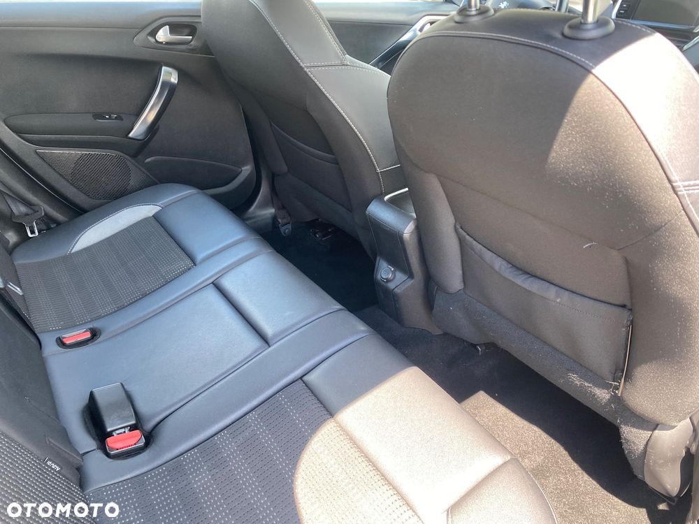 Peugeot 2008 BlueHDi 100 STOP & START Allure - 17