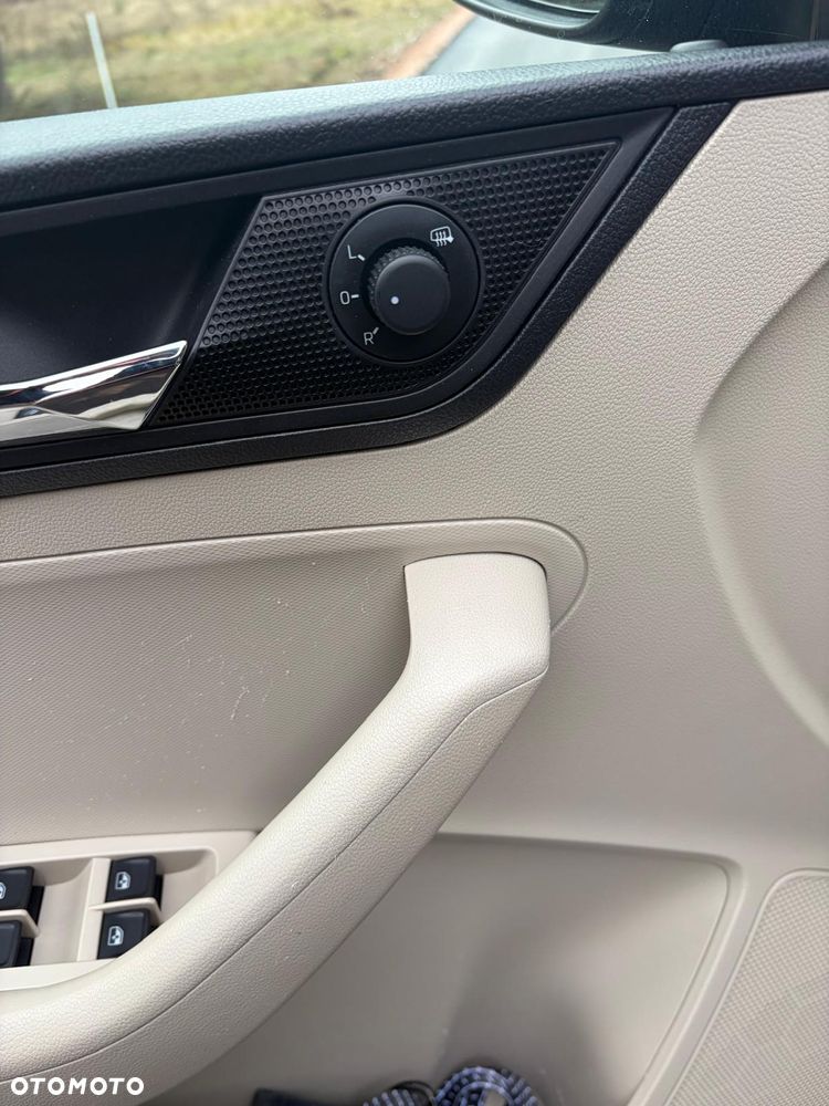 Skoda RAPID 1.0 TSI Style DSG - 17